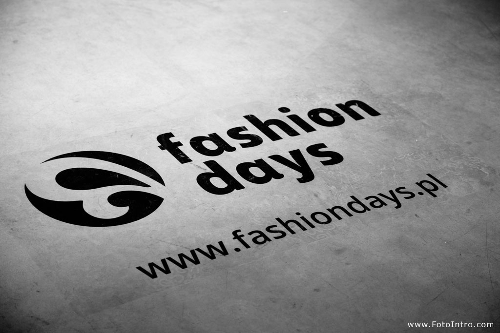 Mała Czarna & Fashion Days — backstage pokazu mody | FotoIntro